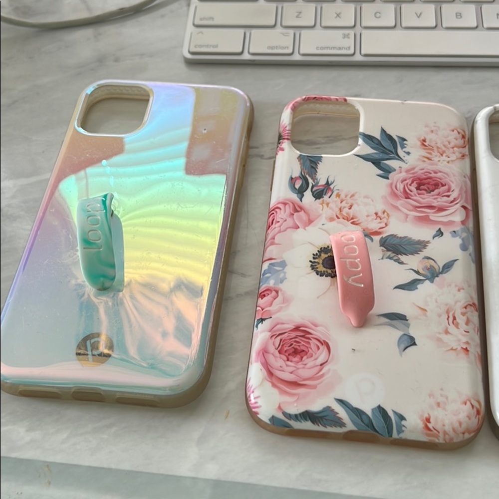 4 iPhone 11 Loopy Cases